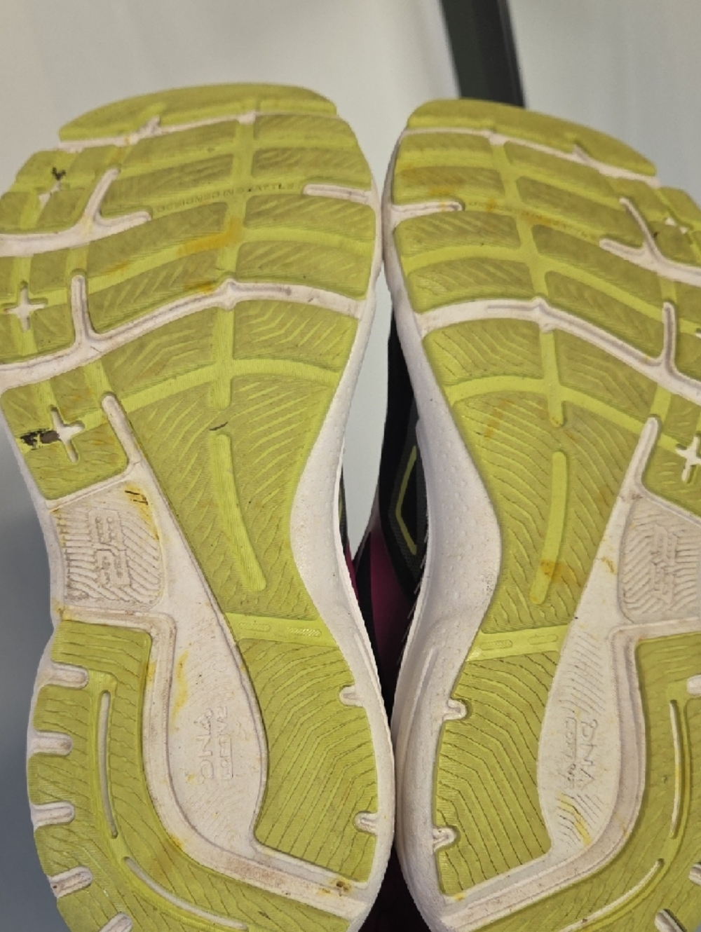 Brooks Women’s Black, Gray & Pink Running Shoes Size 8.5 - Picture 5 of 6